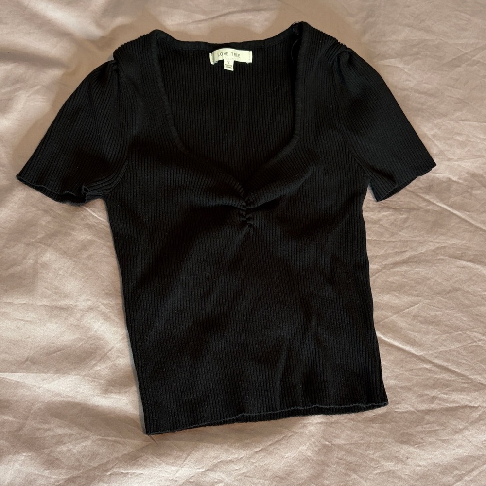 Tops - Picture 3 of 5